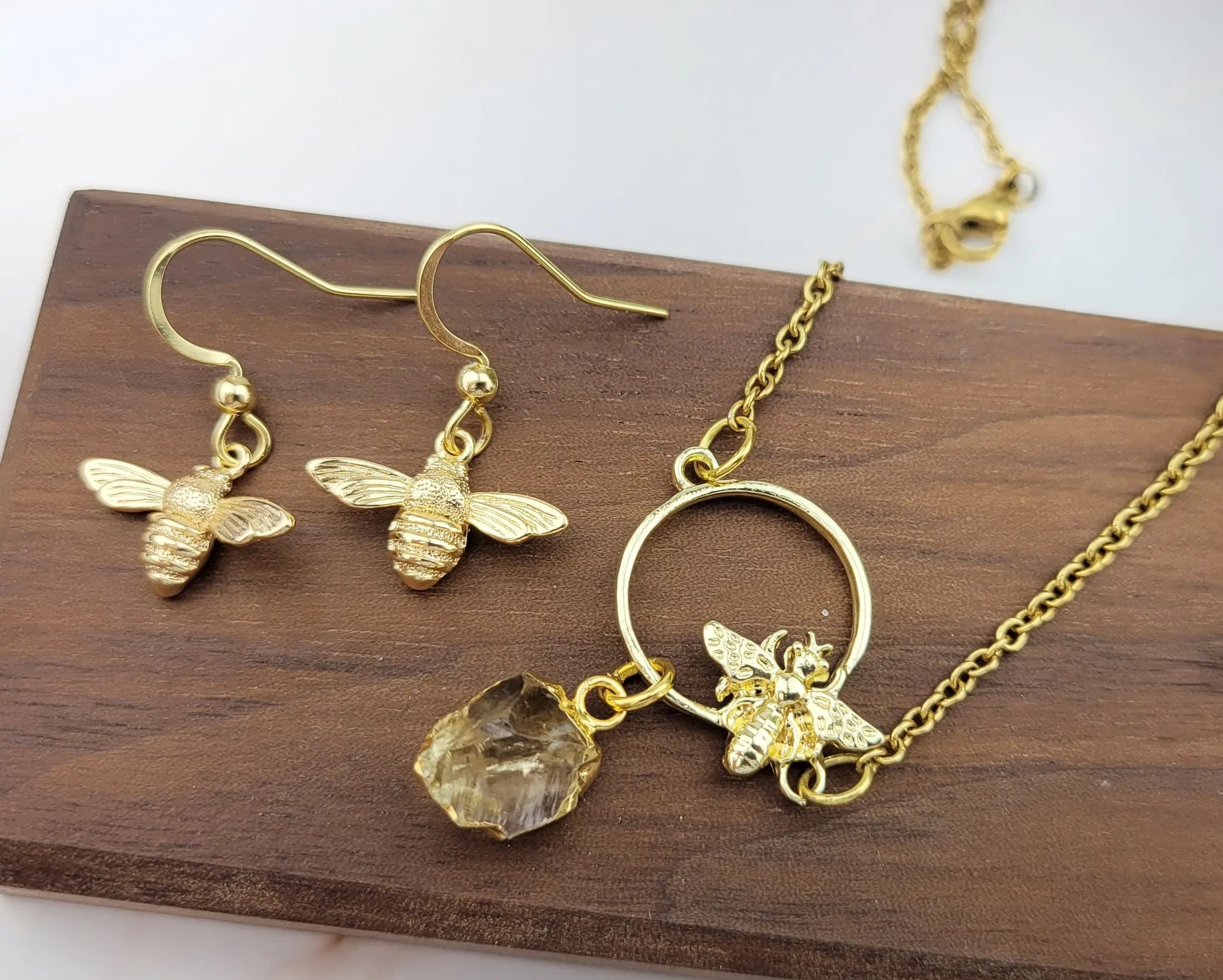 Bee necklace and earrings Clearance